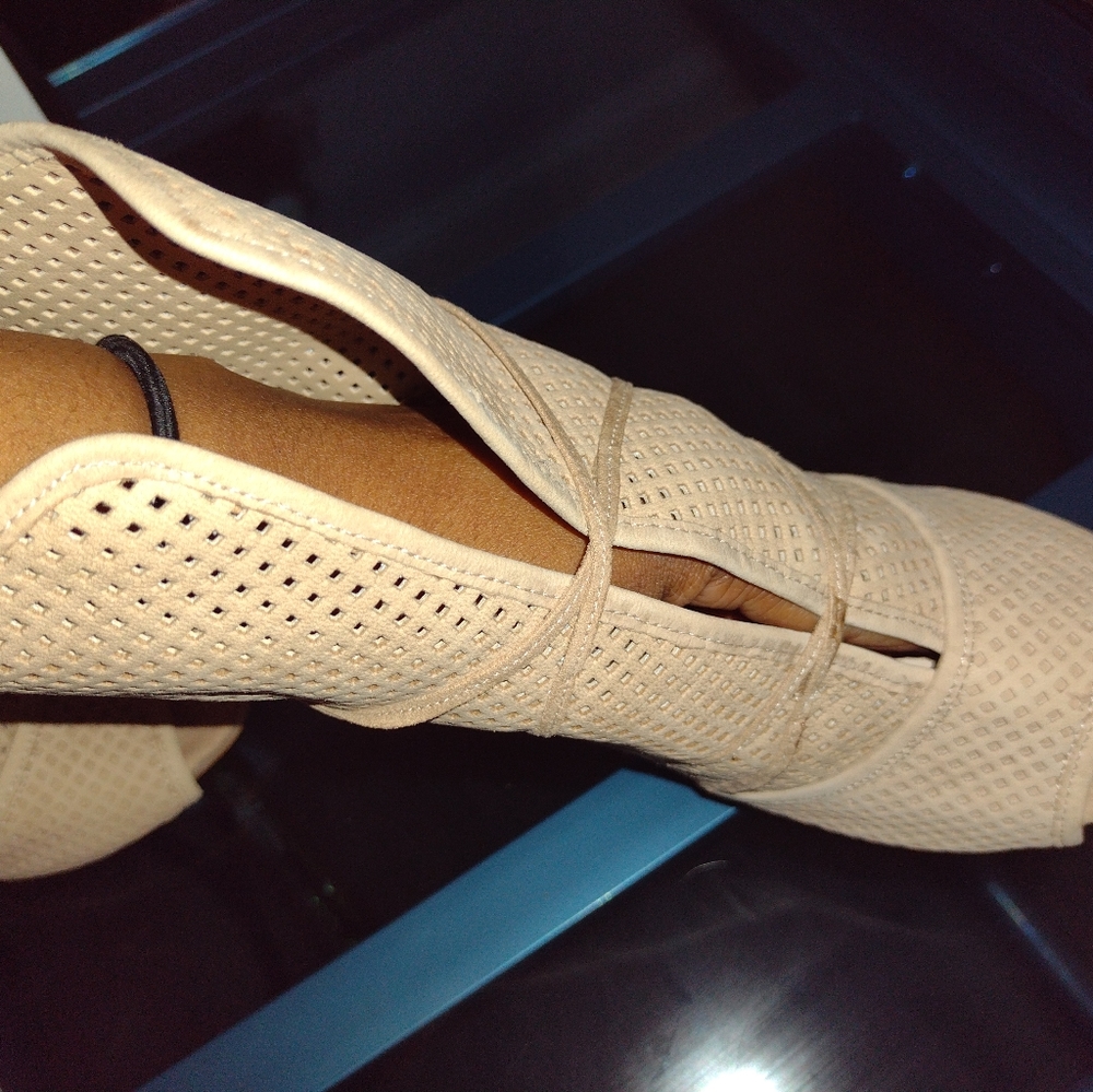 GUESS SHOES - Picture 2 of 4